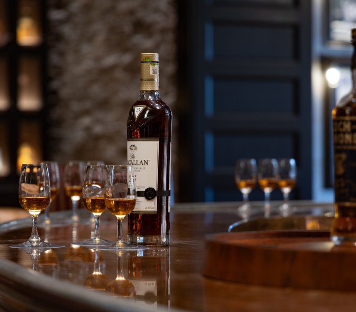 Cameron-House-Bar-Whisky Drams-Great Scots Bar-011