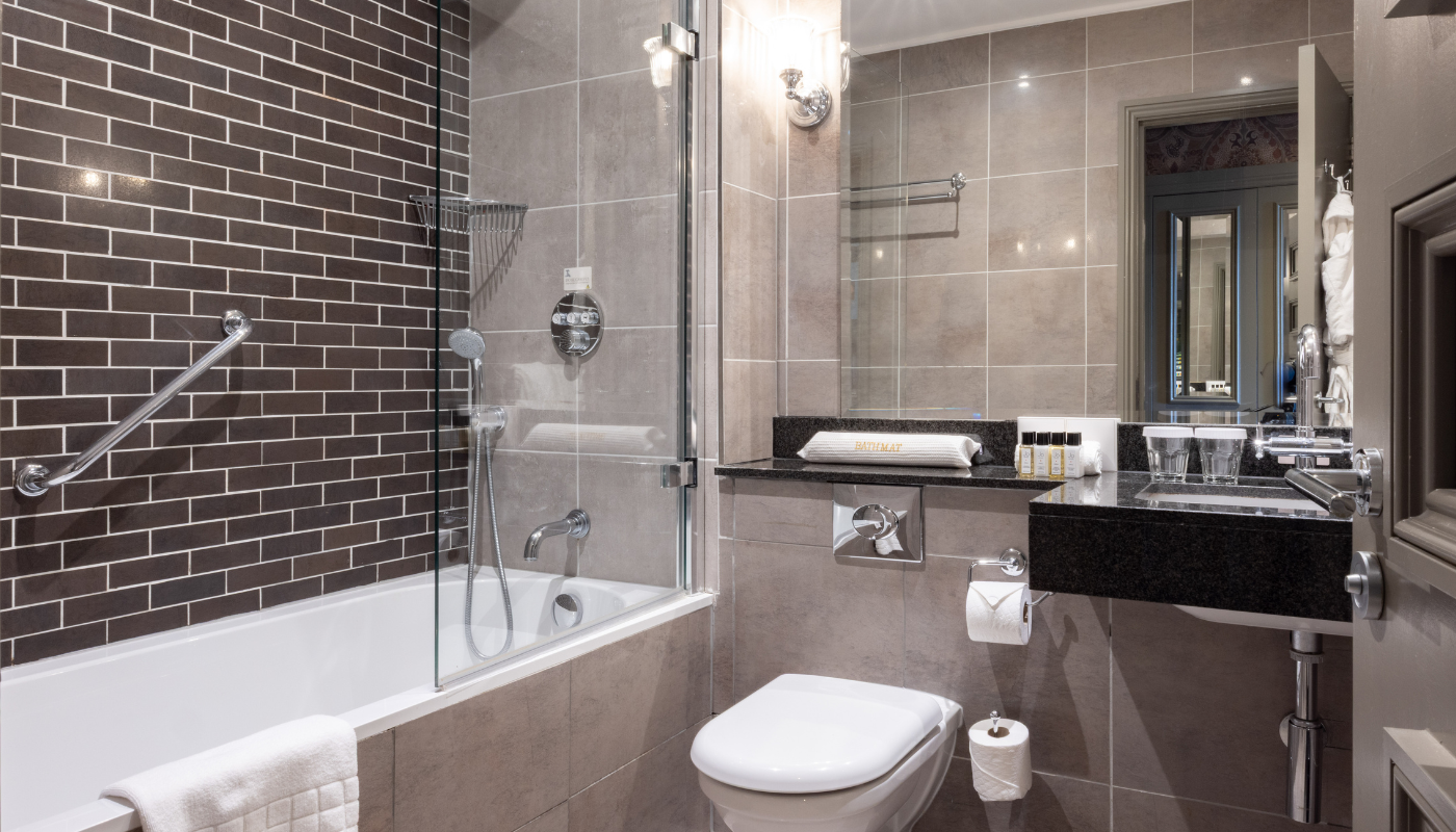 Cameron-House-Family-Room-Bathroom