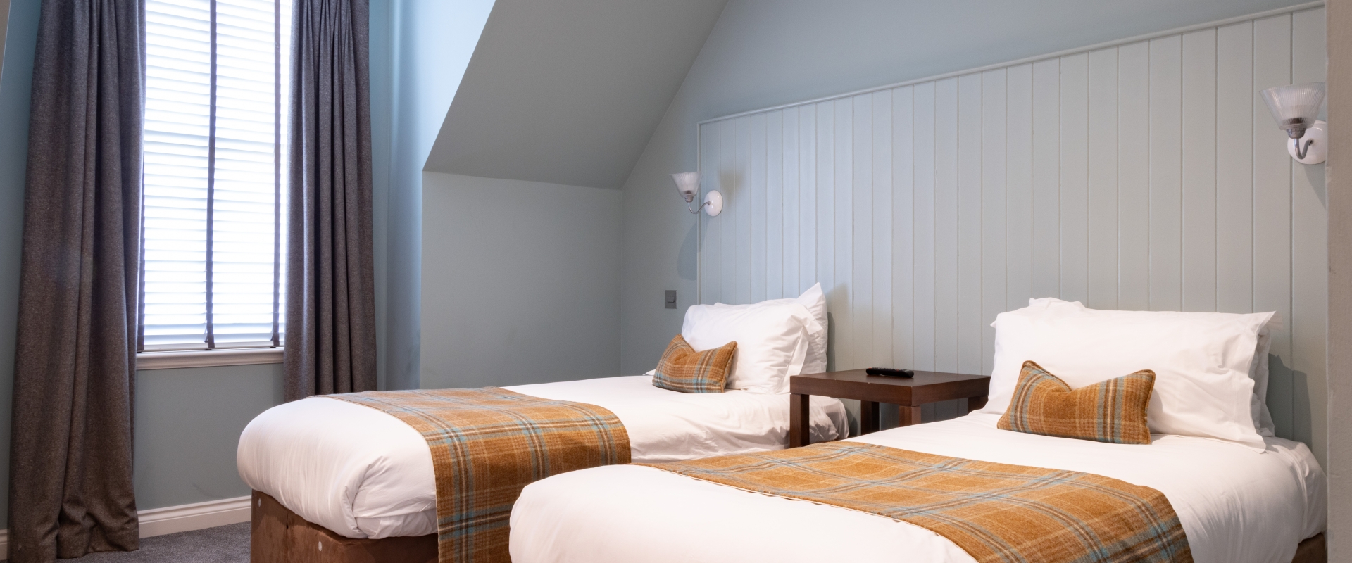 Cameron-Lodges-Cameron-Club-Farmhouse-Bedroom-Interior-002