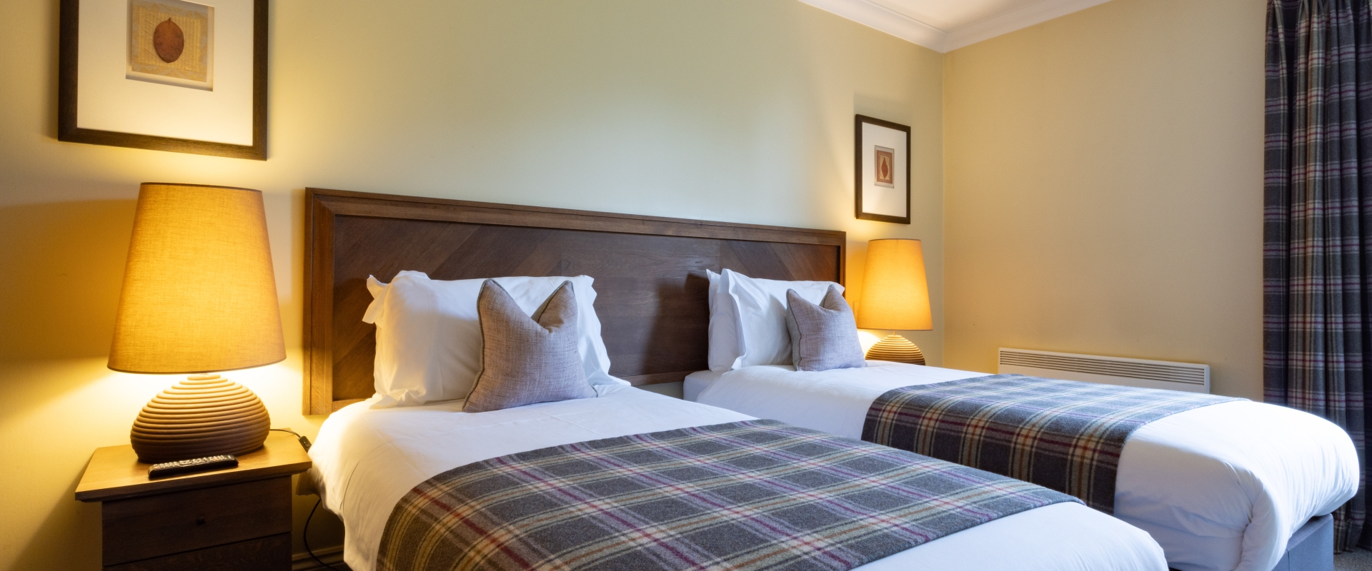 Cameron-Lodges-Cameron-Club-Loch-Lomond-Apartment-Twin-Beds-Interior