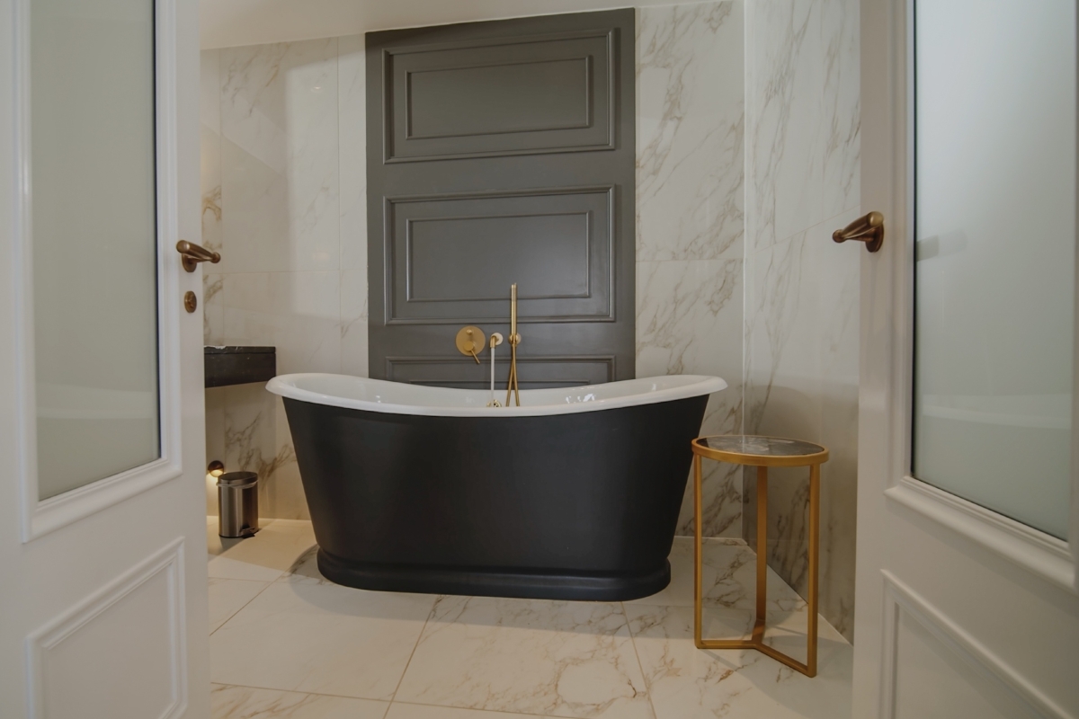 Large bathtub in hotel bathroom