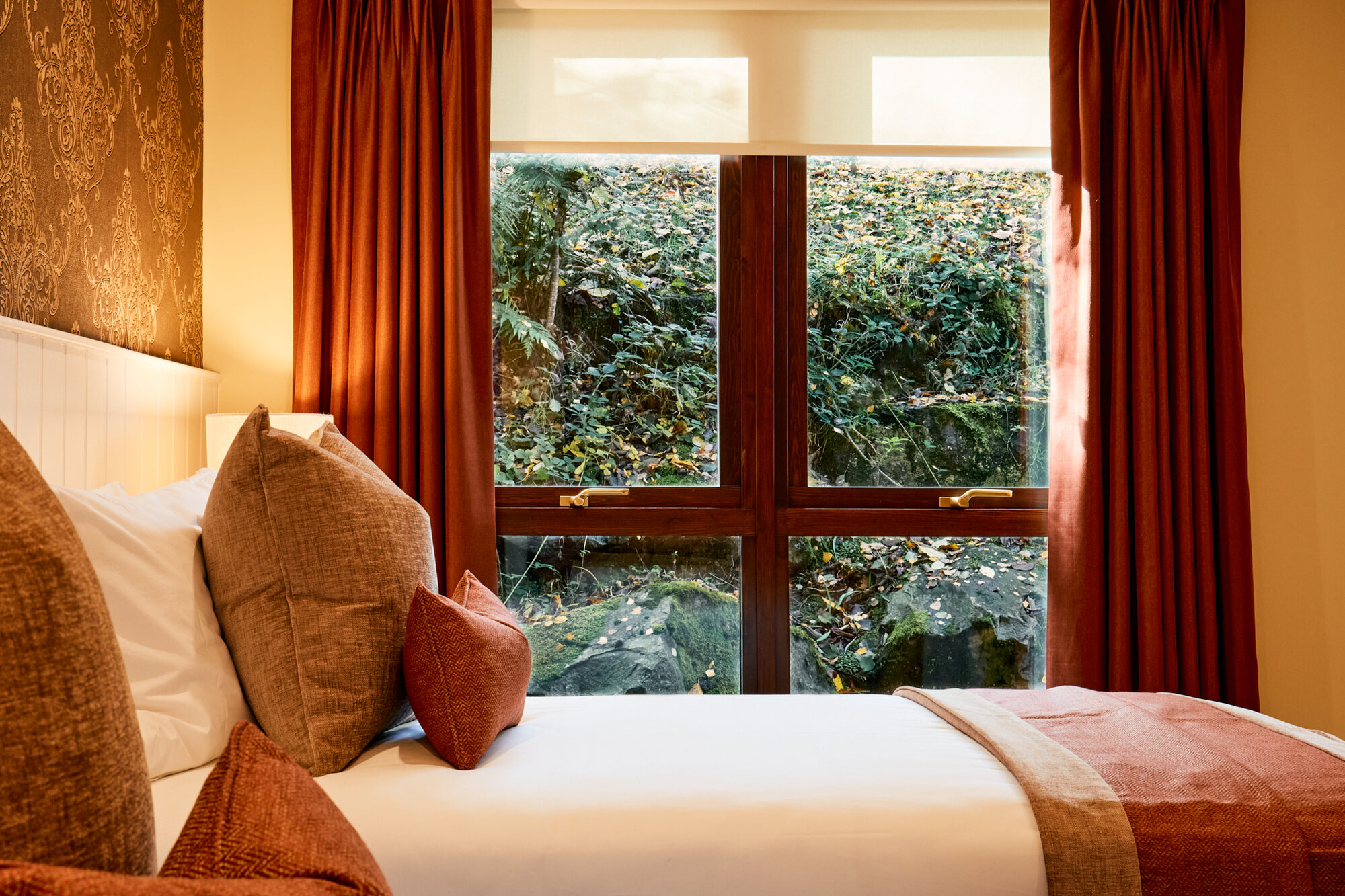 bed-with-window-two-bedroom-detached-lodges