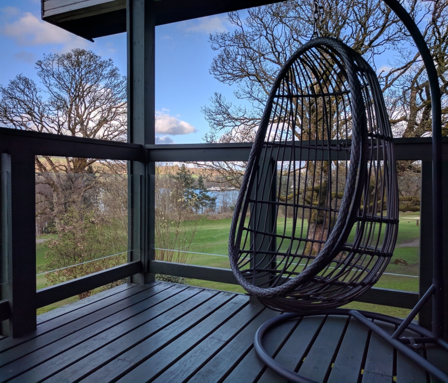 deck-with-swing-chair