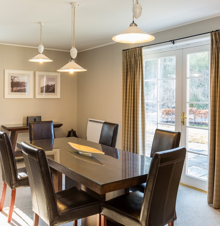 dining-area-two-bedroom-auchentullich-cottages