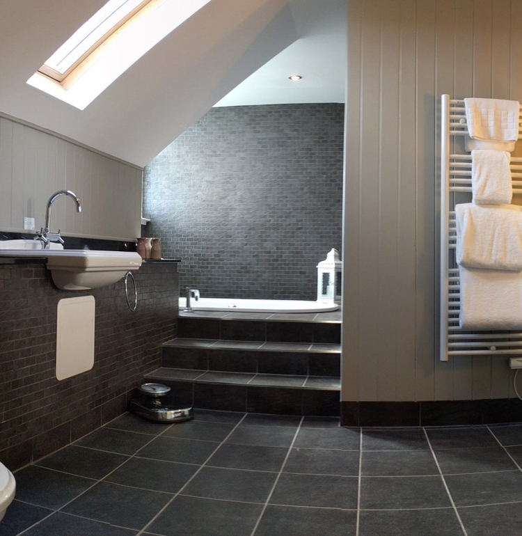 master-ensuite-wide-three-bedroom-auchentullich
