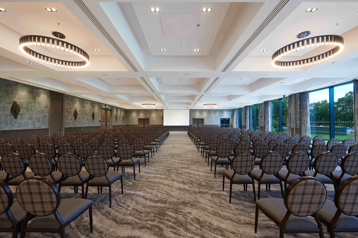 large walking space in between rows of chairs leading to a full sized projector