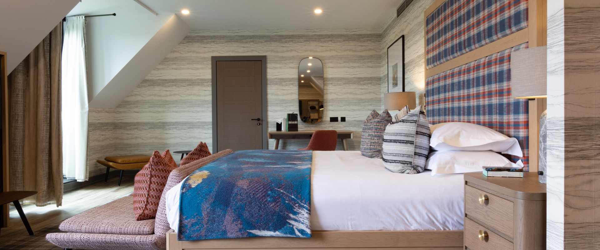 Cameron-House-Bedroom-Loch-Suite-382-13