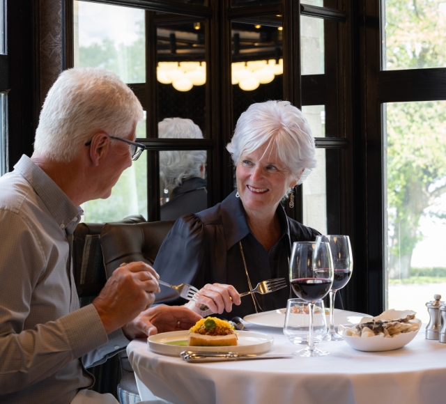 Cameron-House-Lifestyle-People-Couple-Dining