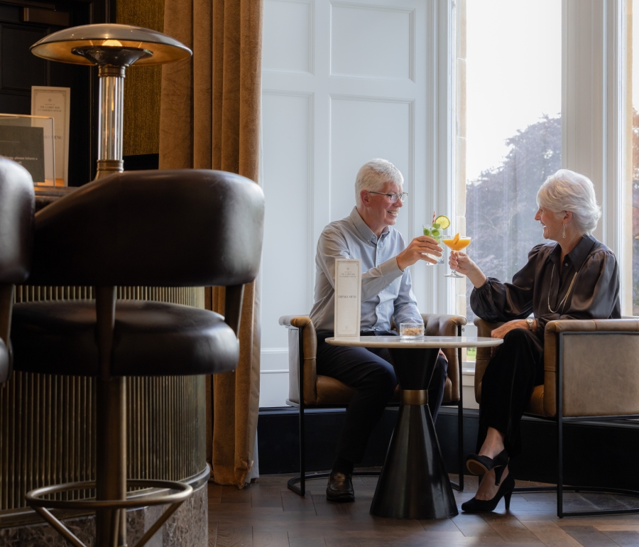 Cameron-House-Lifestyle-People-Couple-Drink