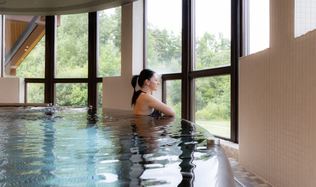Cameron-House-Pool-Lifestyle-Cameron-Spa-087