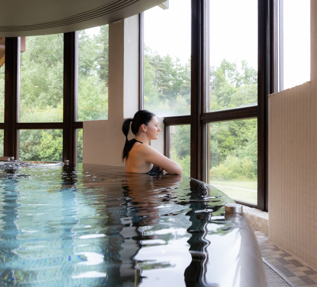 Cameron-House-Pool-Lifestyle-Cameron-Spa-087