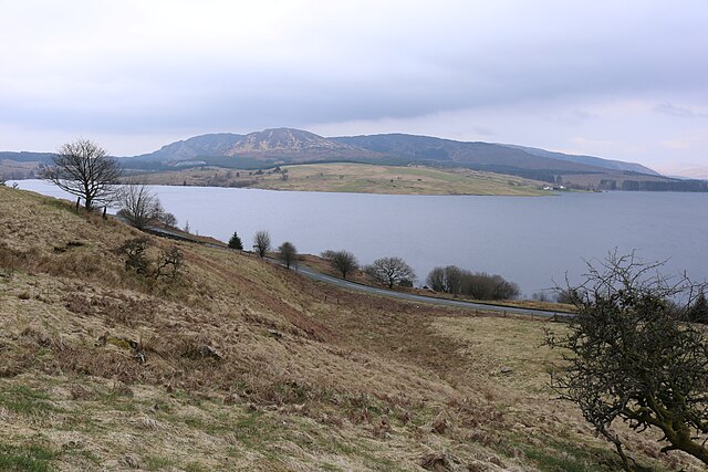 Clatteringshaws Loch on a grey day
